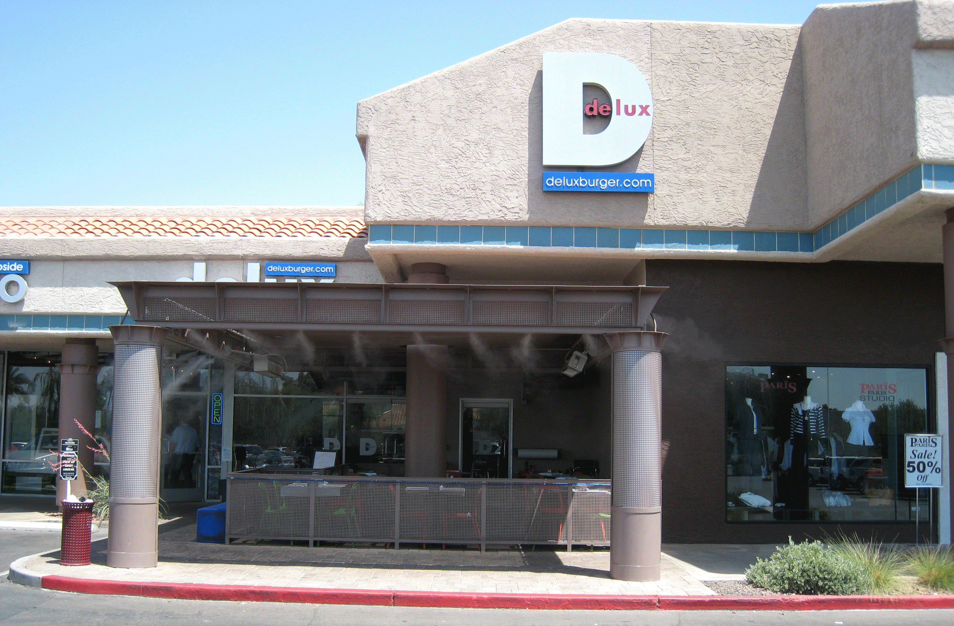 Delux Burger – Phoenix, Arizona (CLOSED)